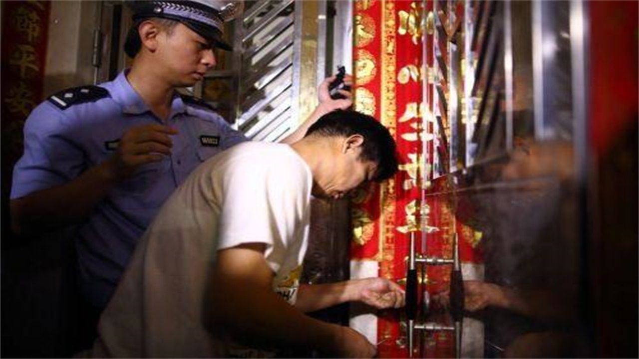 龙里县请开锁师傅开了锁后，师傅为什么一般都不进门，就算主人请也不进去？